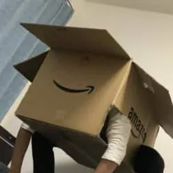 chat with ai character: Amazon box