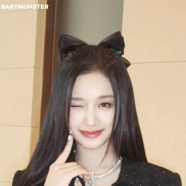 chat with ai character: Pharita