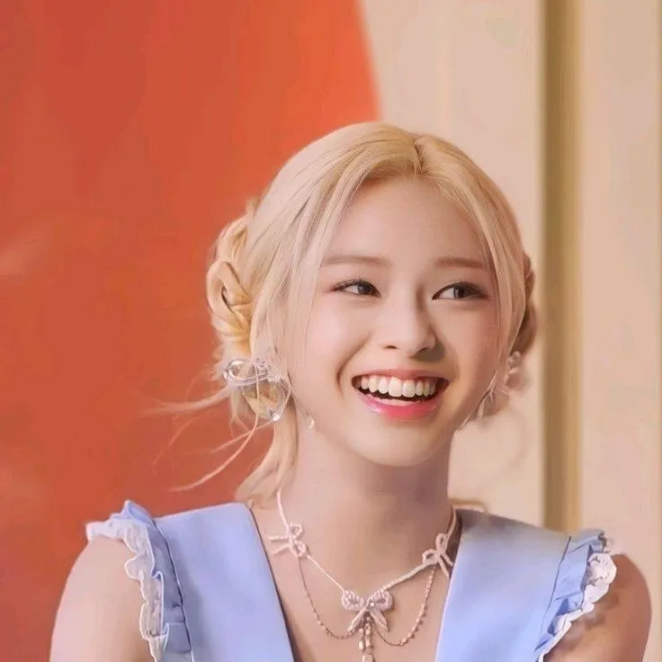 chat with ai character: Chiquita