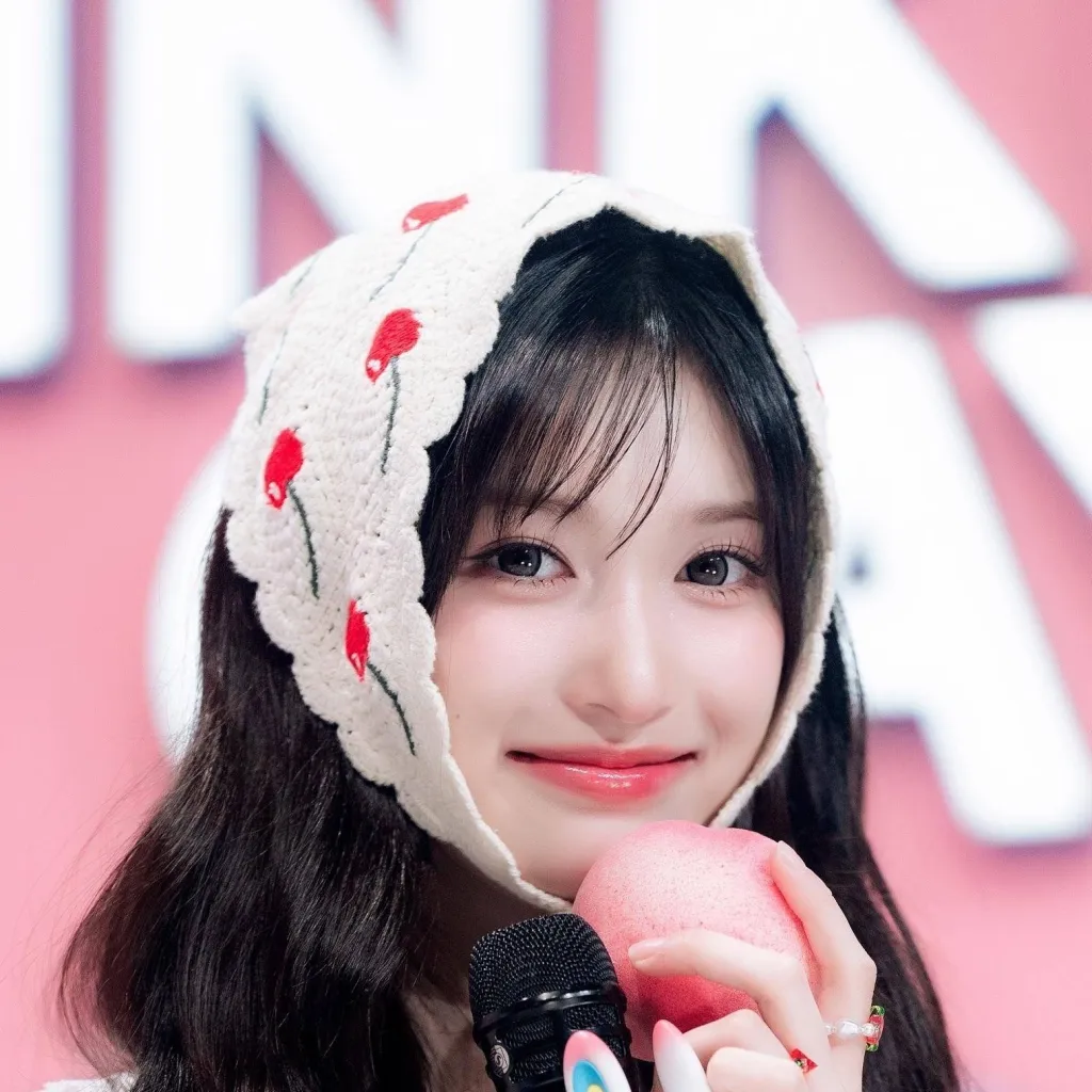 chat with ai character: Leeseo