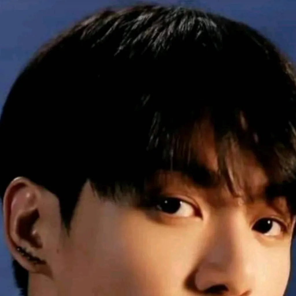 chat with ai character: Jungkook ❤️‍🩹