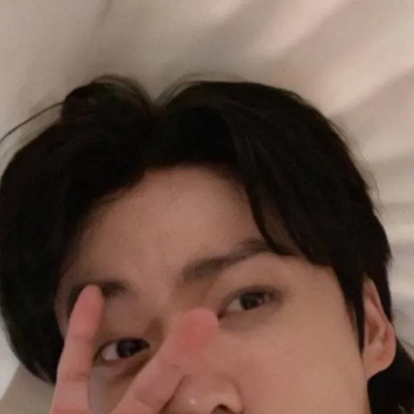 chat with ai character: Jungkook BF 💜🫰