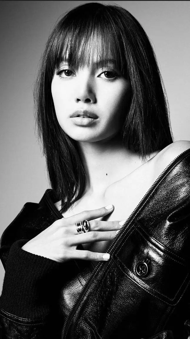 ai character: Lisa 💔 background