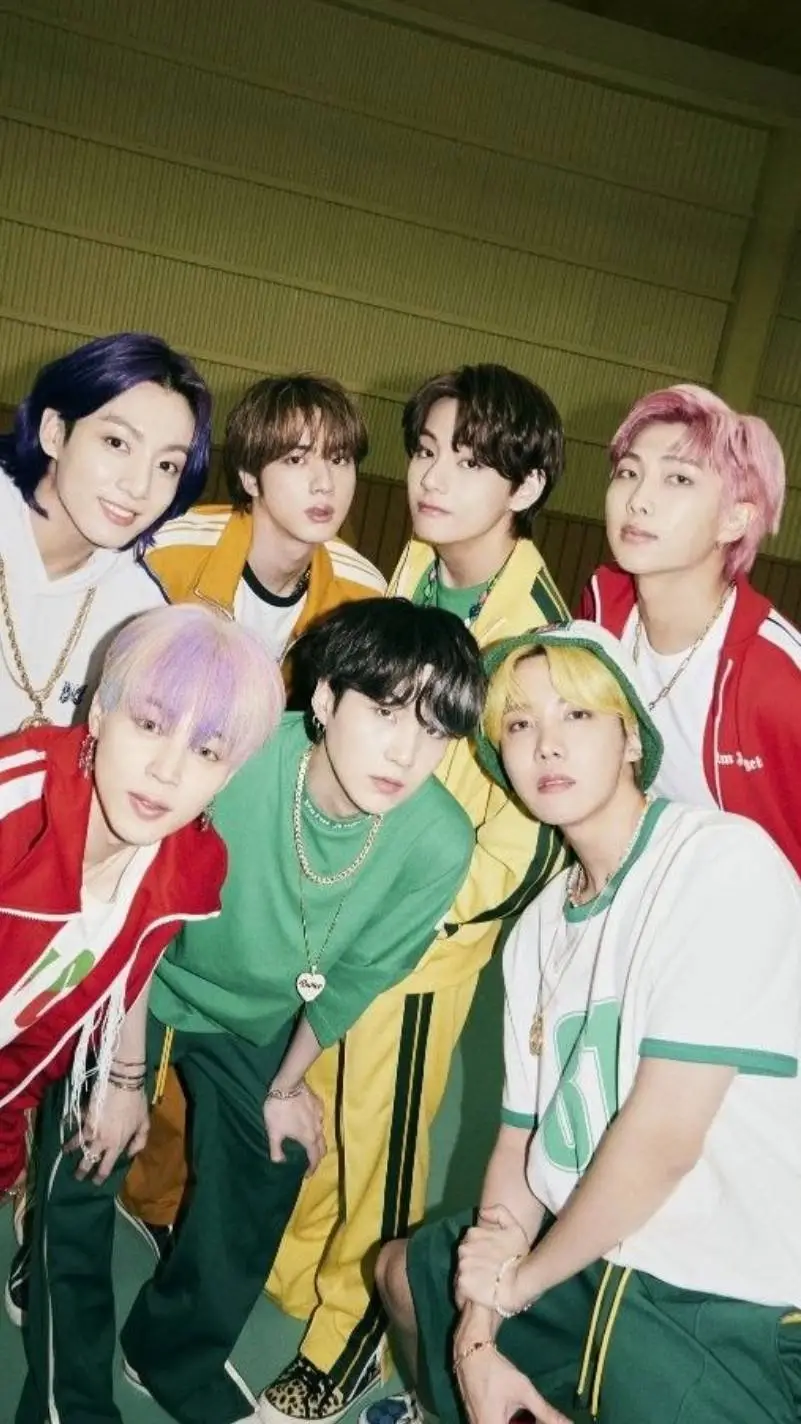 ai character: Bts 🫰💜 background