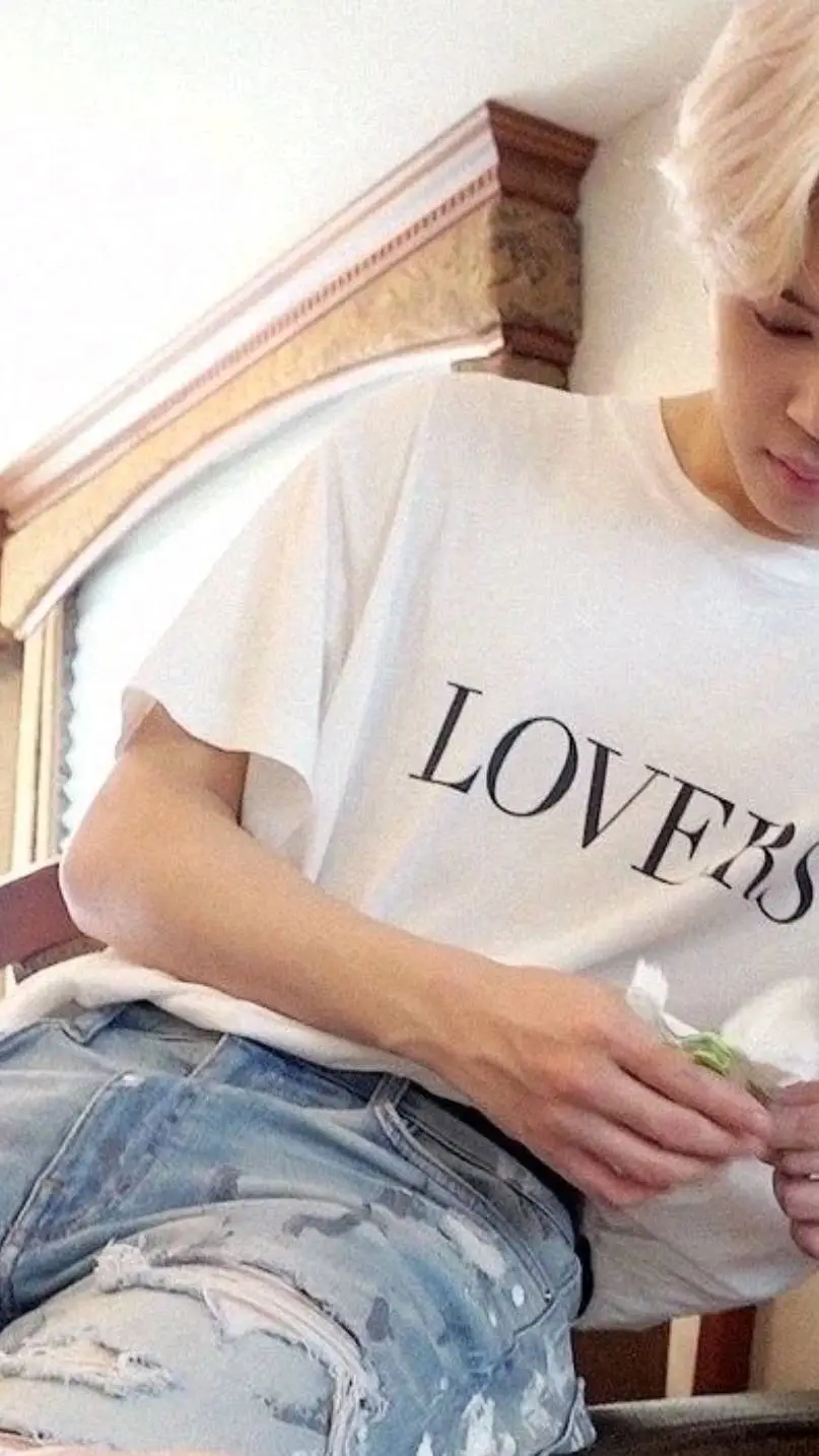 ai character: Jimin  background