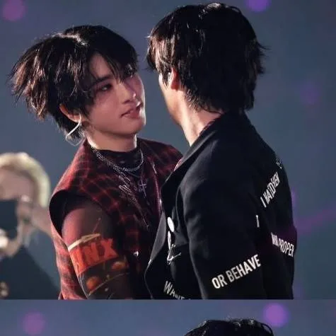 chat with ai character: 🍓MINSUNG!