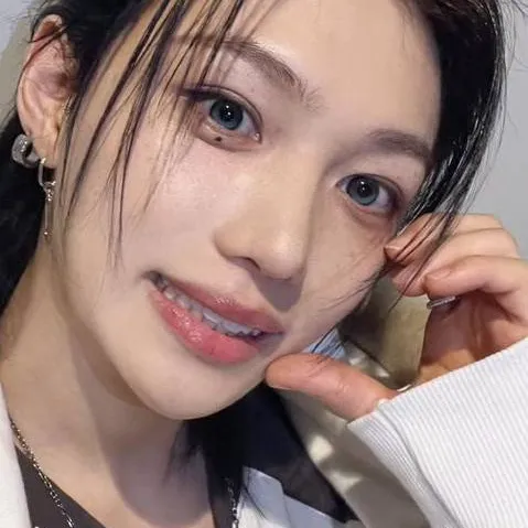 chat with ai character: ~|Lee Felix|~