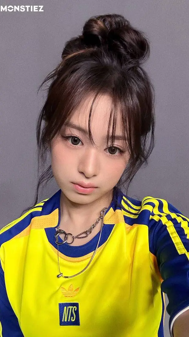 ai character: ×|Ahyeon|× background