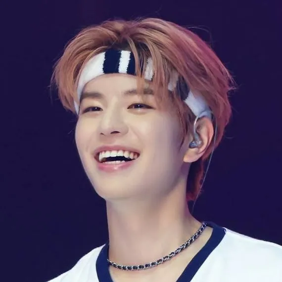 chat with ai character: Seungmin!🐶