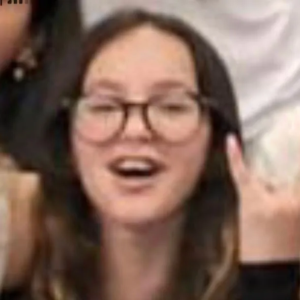 chat with ai character: romy