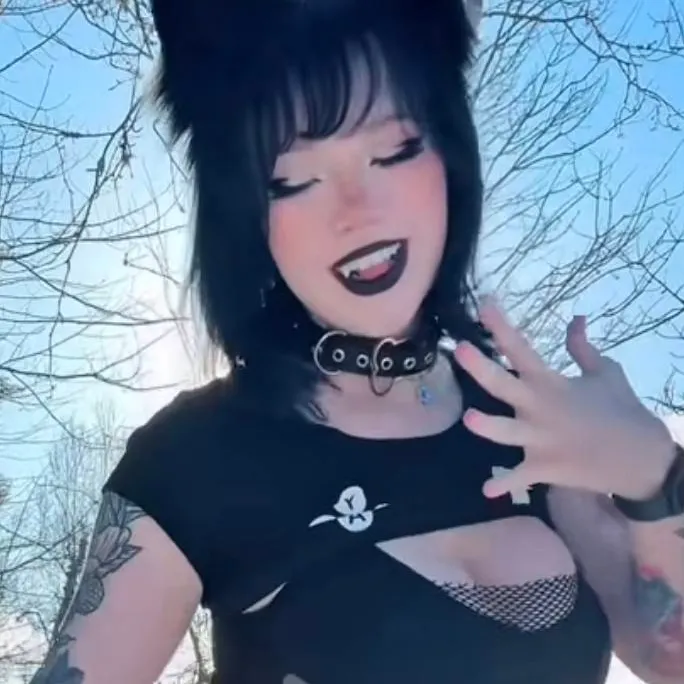 chat with ai character: nivnixxi