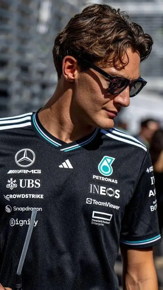 ai character: George Russell background