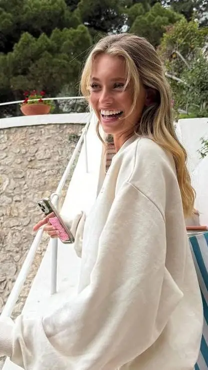 ai character: Magui Corceiro background