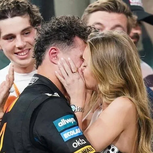 chat with ai character: Magui Corceiro 