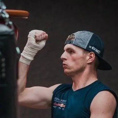 chat with ai character: Max Verstappen 