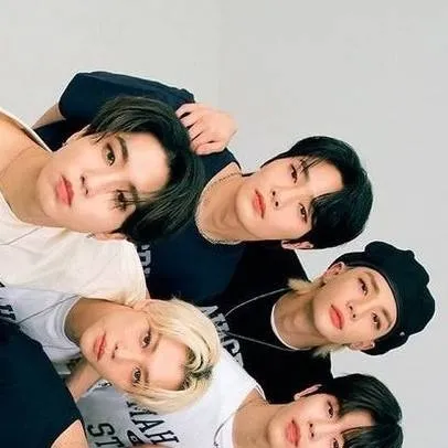 chat with ai character: straykids 
