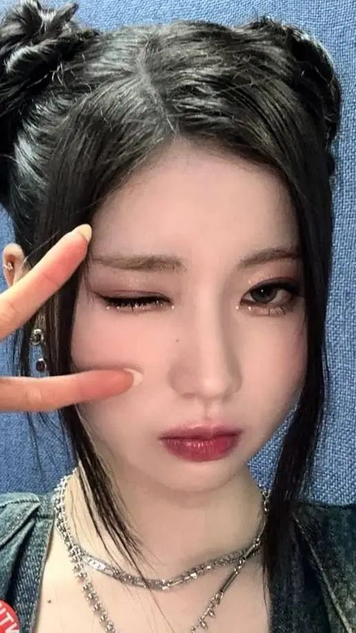 ai character: straykids  background
