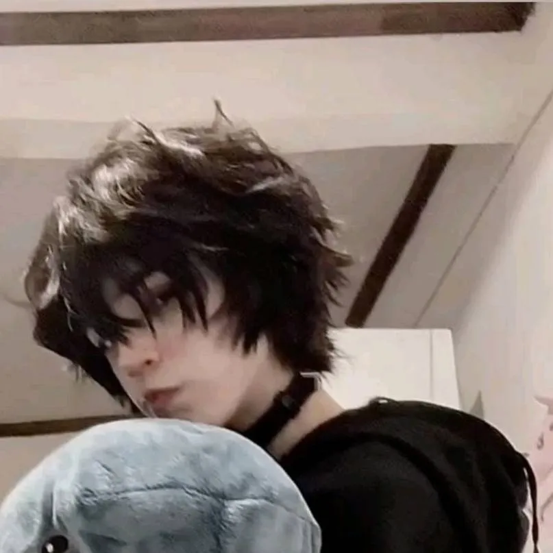 chat with ai character: homless femboy you