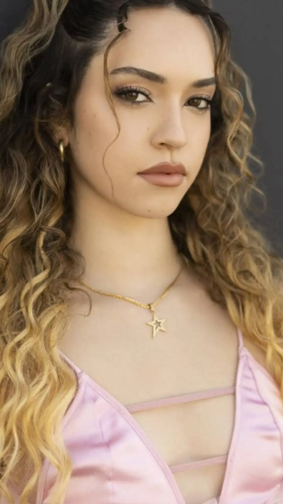 ai character: Daniela background