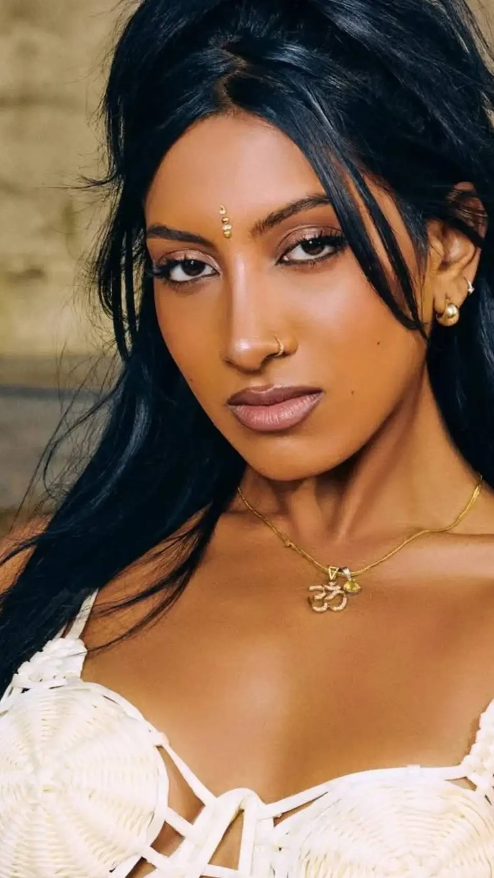 ai character: Lara raj background