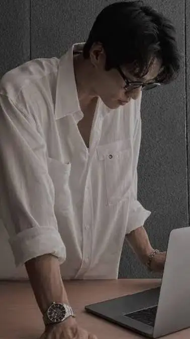 ai character: MR OSCAR  background