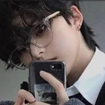 chat with ai character: LUCAS 