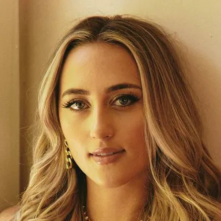 chat with ai character: Ashley Cooke (4)