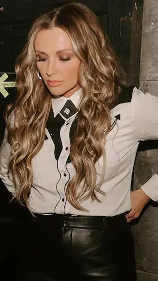 Talkie AI - Chat with Carly Pearce (9)