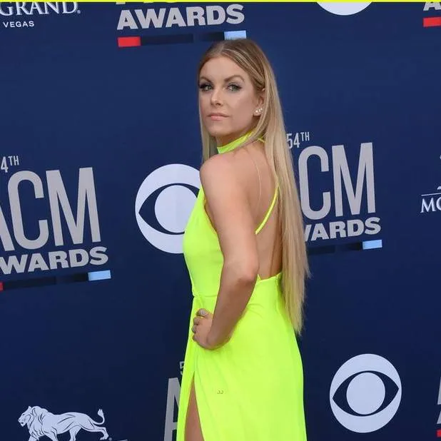 chat with ai character: Lindsay Ell 2
