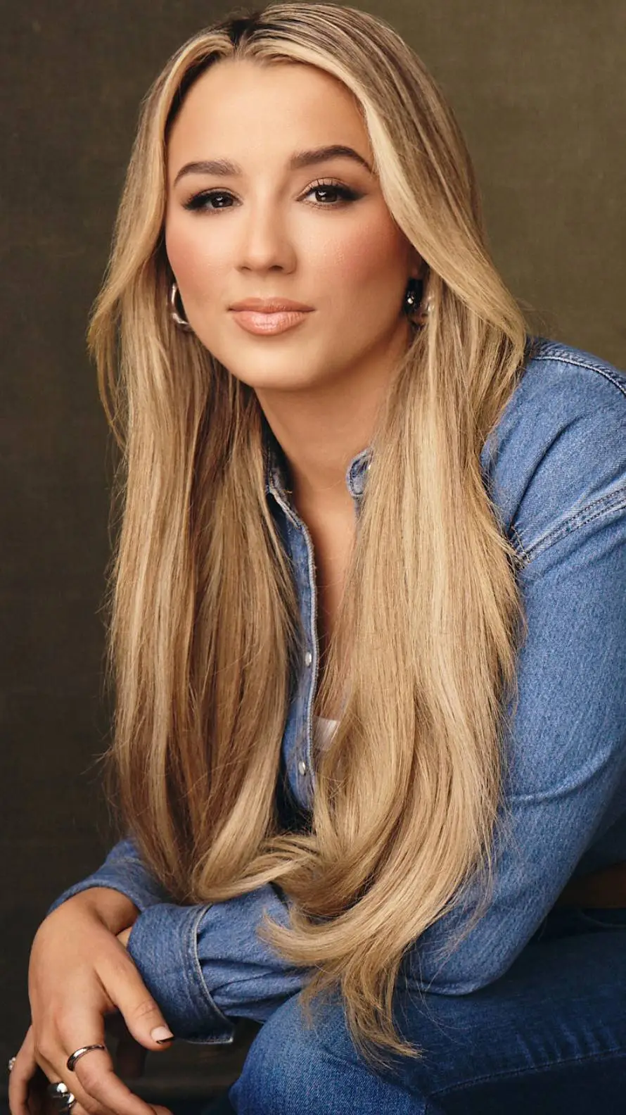 Chat with Gabby Barrett 4 - text or voice, Enjoy AI Chat Free & Safe