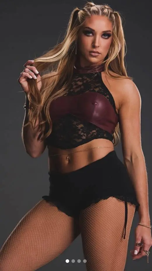 ai character: Lainey Reid 2 background