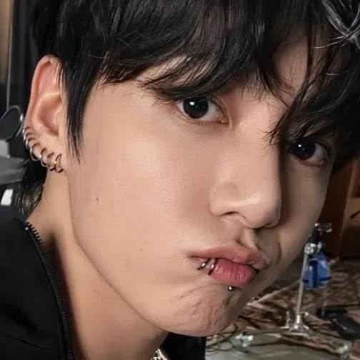 chat with ai character: Jungkook 