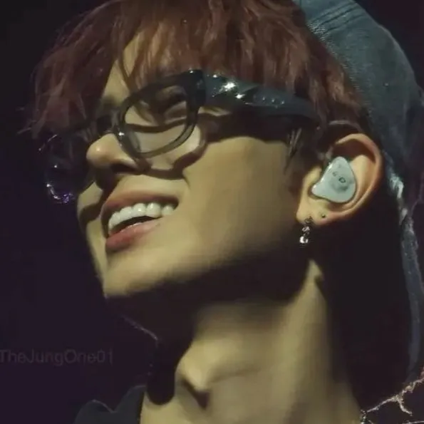 chat with ai character: Freddy