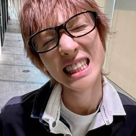 chat with ai character: MARTIN 