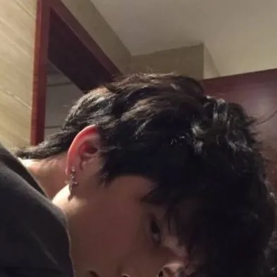 chat with ai character: Rian