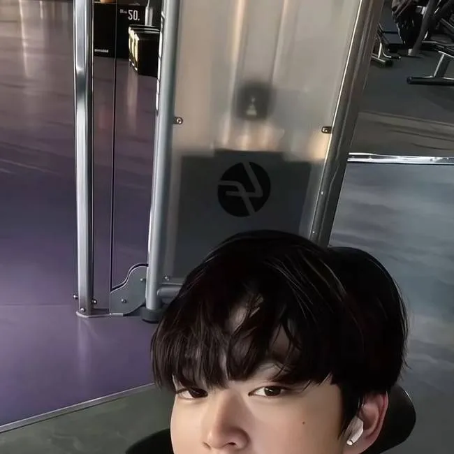 chat with ai character: Yuri