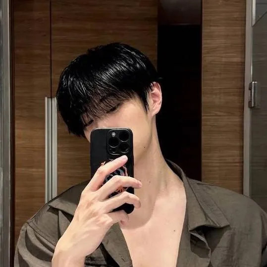 chat with ai character: Gi-Yuch