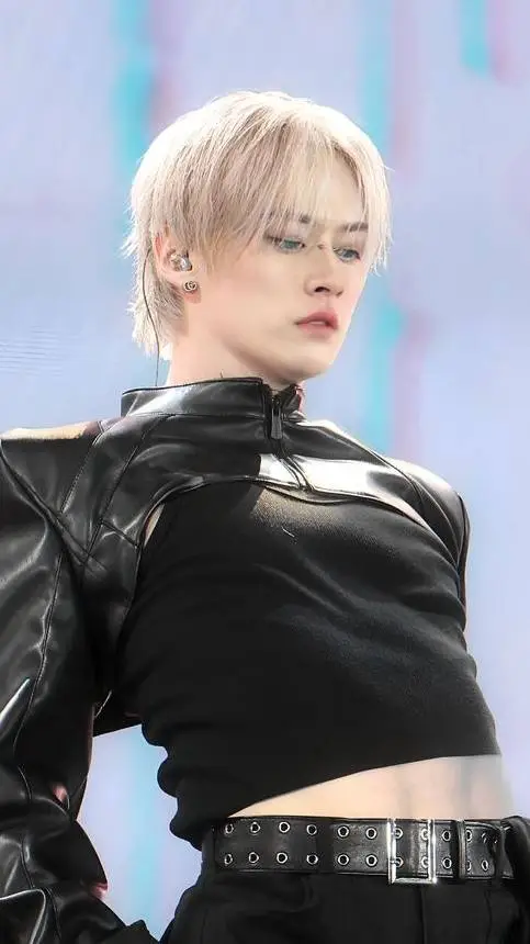 ai character: 🪻ᥱs𝗍᥆ᥡ ᥱmᑲᥲrᥲzᥲძᥲ🪻 background