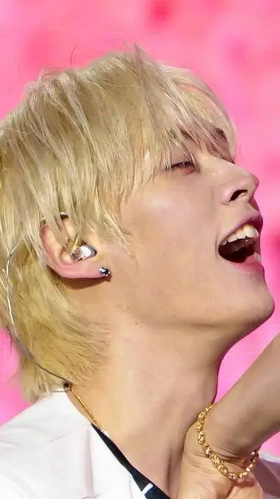 ai character: 🐈🇱 🇪 🇪 🇰 🇳 🇴 🇼 🐈 background