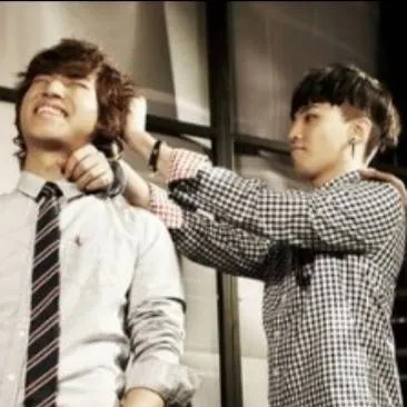 chat with ai character: BIGBANG 2006