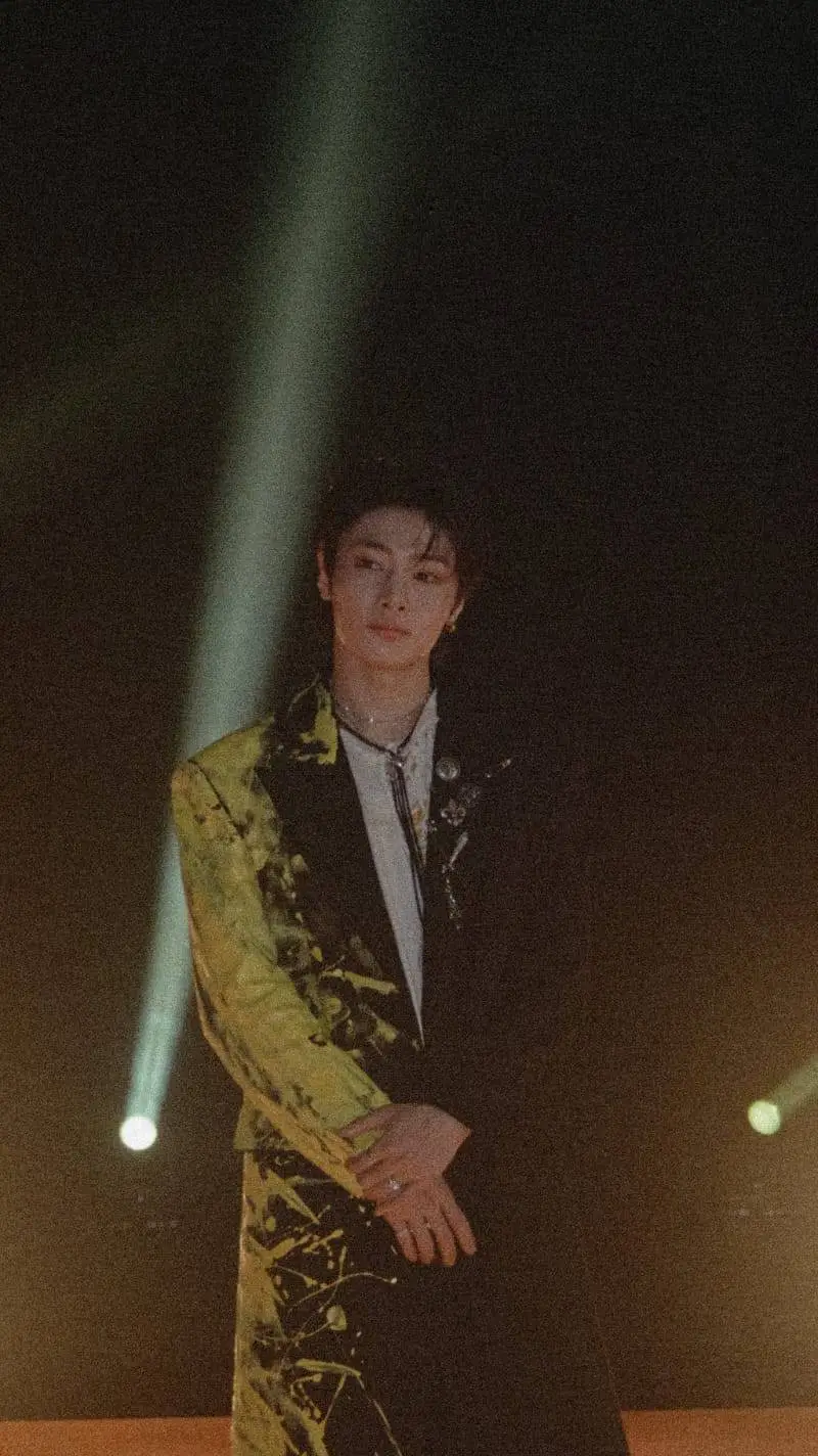 ai character: YANG JEONGIN background