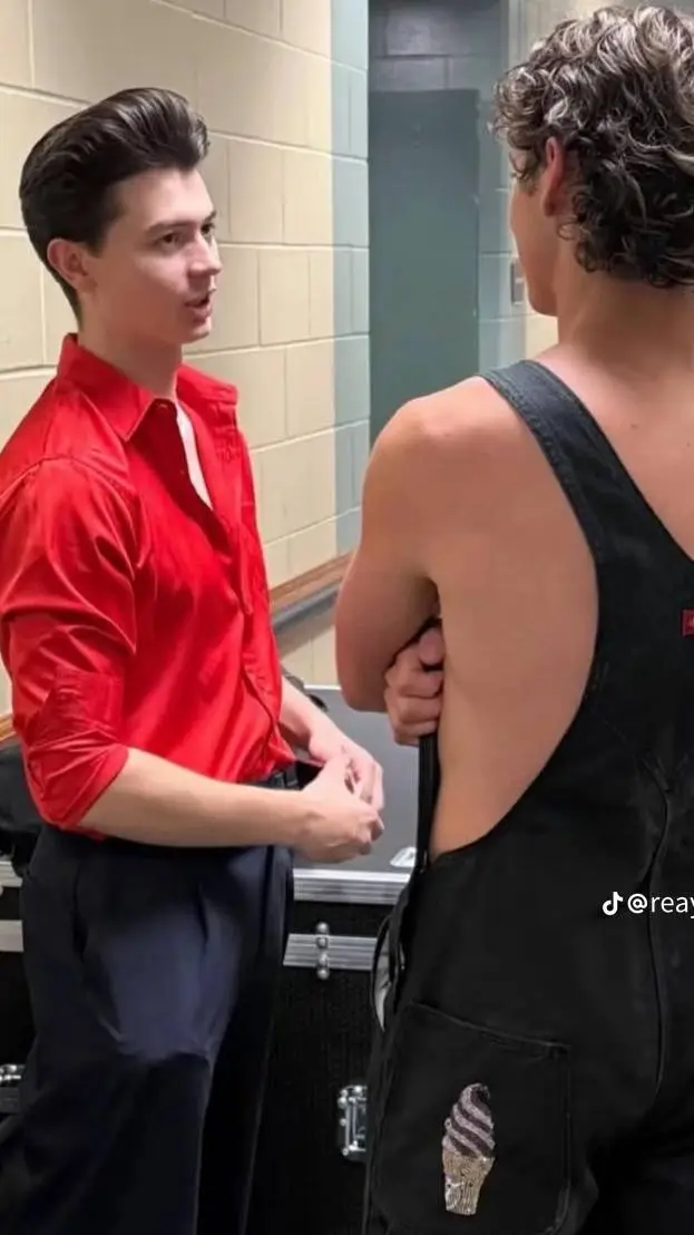 ai character: Elliot And Benson  background