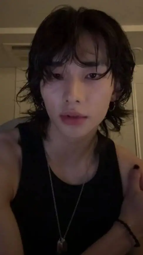 ai character: hwang hyunjin background