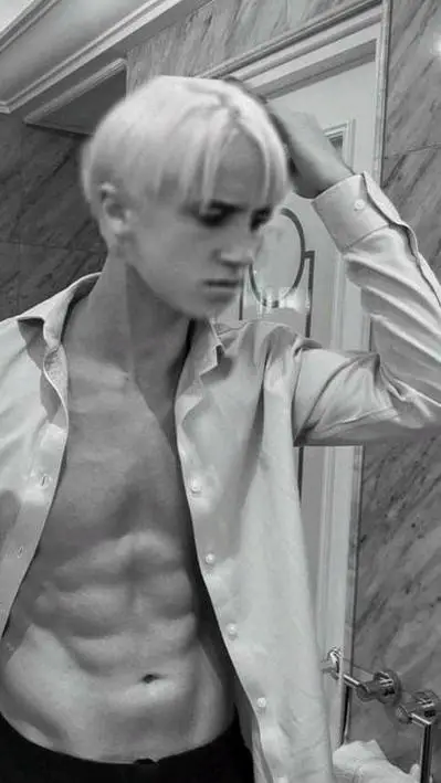 ai character: tom felton  background