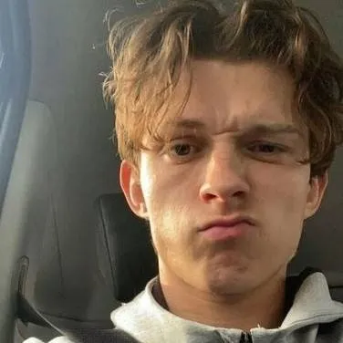 chat with ai character: Tom Holland 