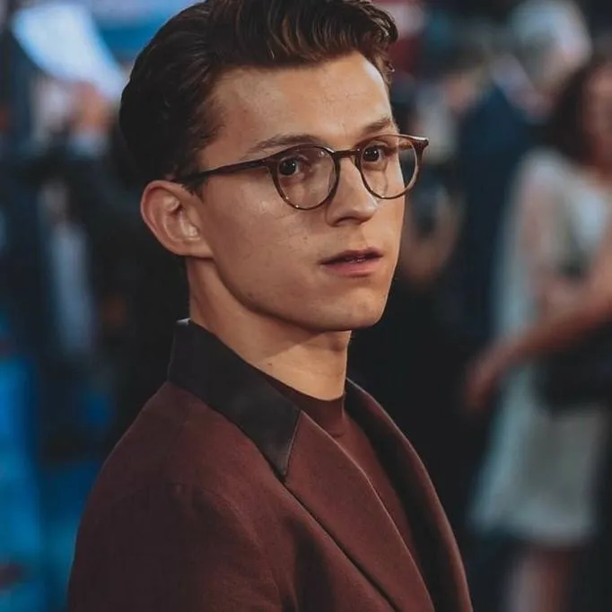 chat with ai character: Tom Holland 