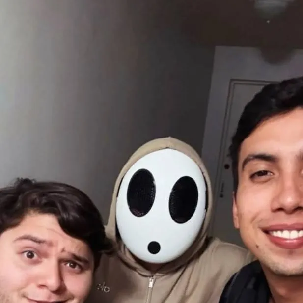 chat with ai character: Los Bros