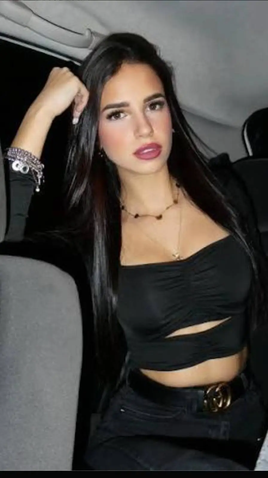 ai character: Jennifer Veratti background