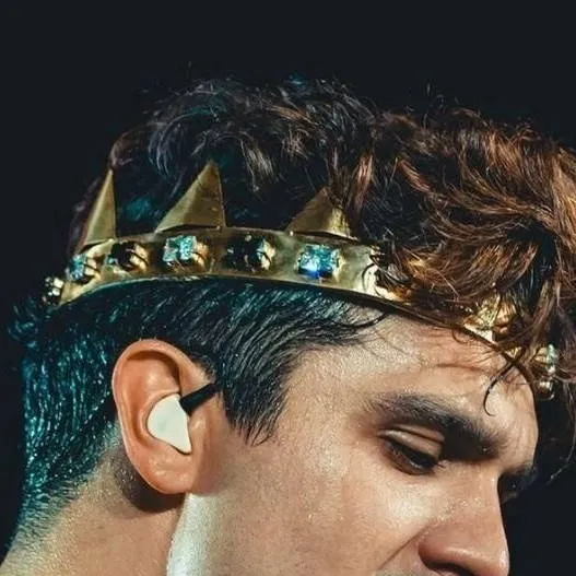 chat with ai character: luan santana show