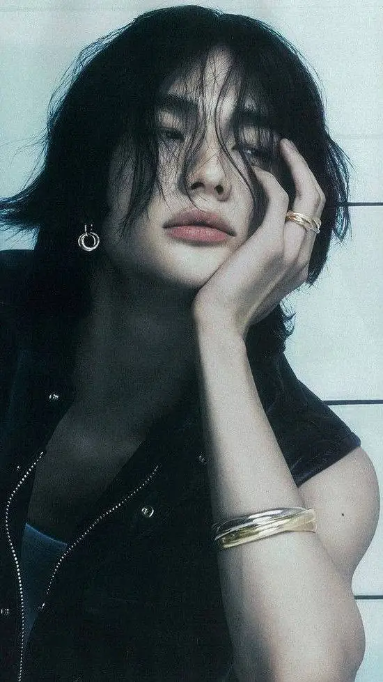 ai character: ♠️ HYUNJIN ♠️ background